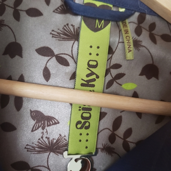 Spring trench coat - Picture 4 of 6